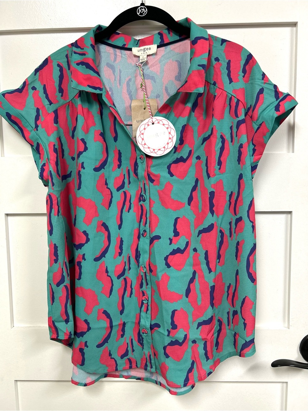 UMGEE - women’s leopard top in emerald and pink - size S